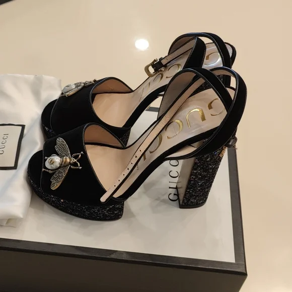 GucciWomen's Black Soko Sandals In Soft Velvet With Applied Metal Bee An… - Picture 5 of 8